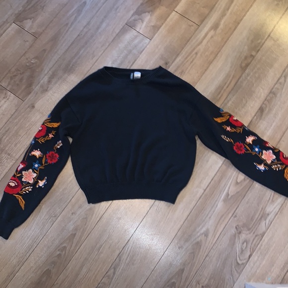 Crop embroidered sweater - Picture 2 of 3
